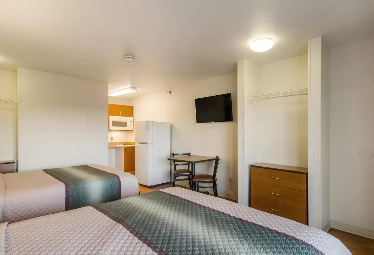 Hometowne Studios By Red Roof Denver - Glendale/ Cherry Creek
