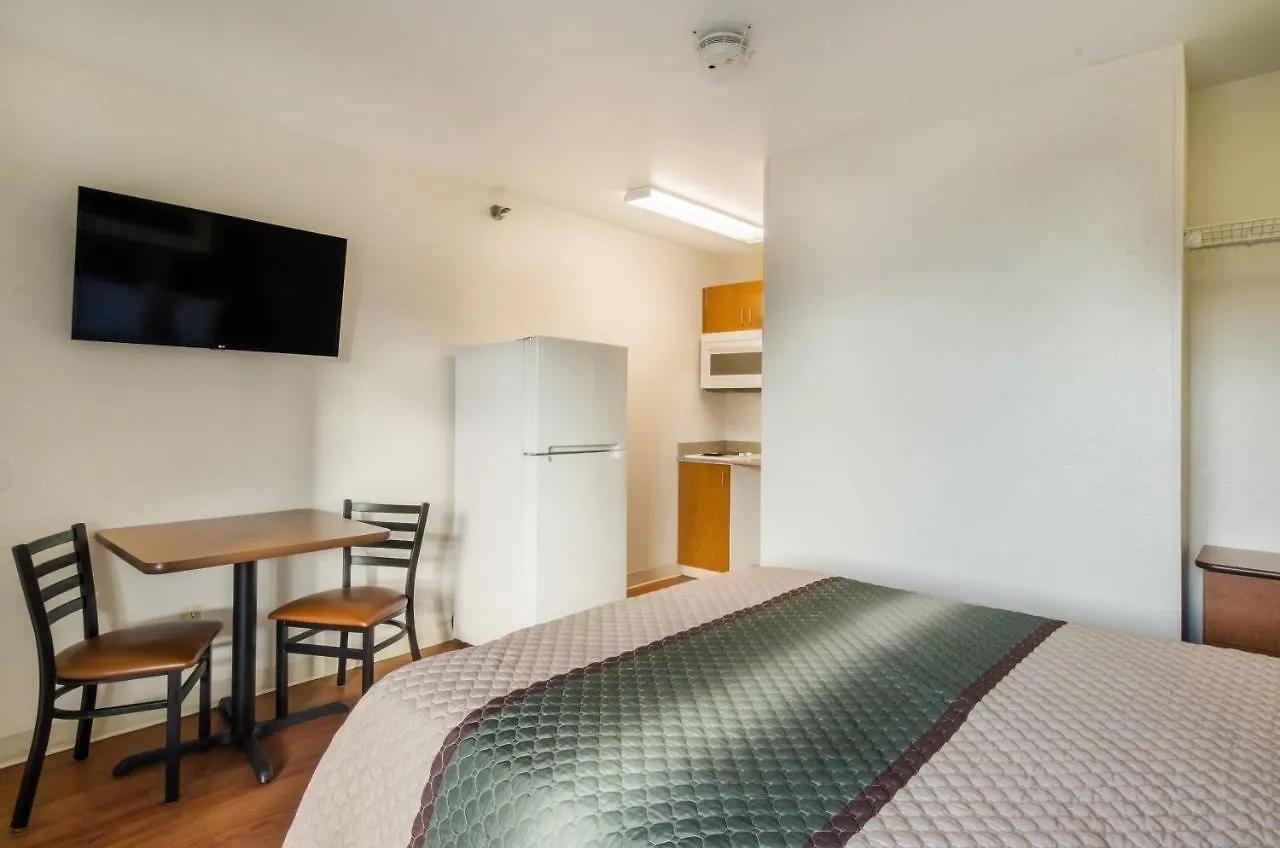 Hometowne Studios By Red Roof Denver - Glendale/ Cherry Creek Motel