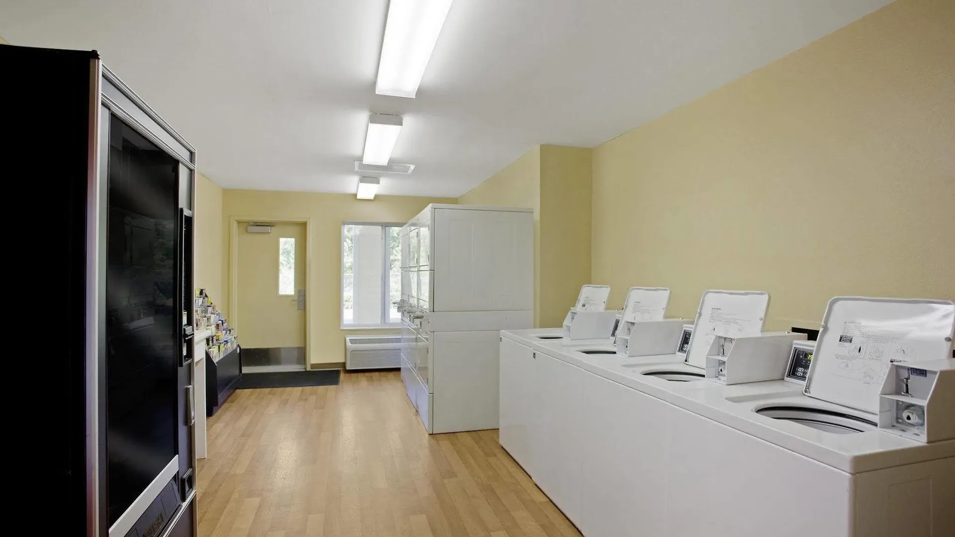 Hometowne Studios By Red Roof Denver - Glendale/ Cherry Creek 2*,
